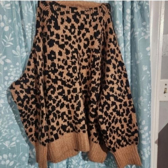 🍂🍁Nwt old navy 2x leapord sweater - Picture 2 of 4